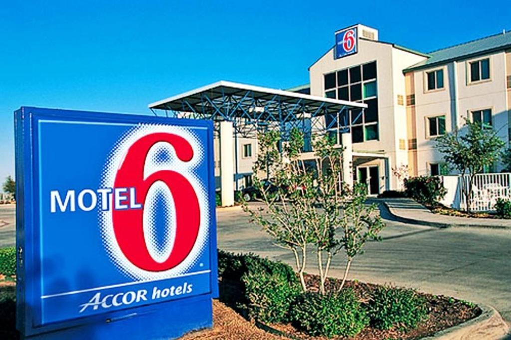 Motel 6-Portland, Or - Грешам Екстериор снимка