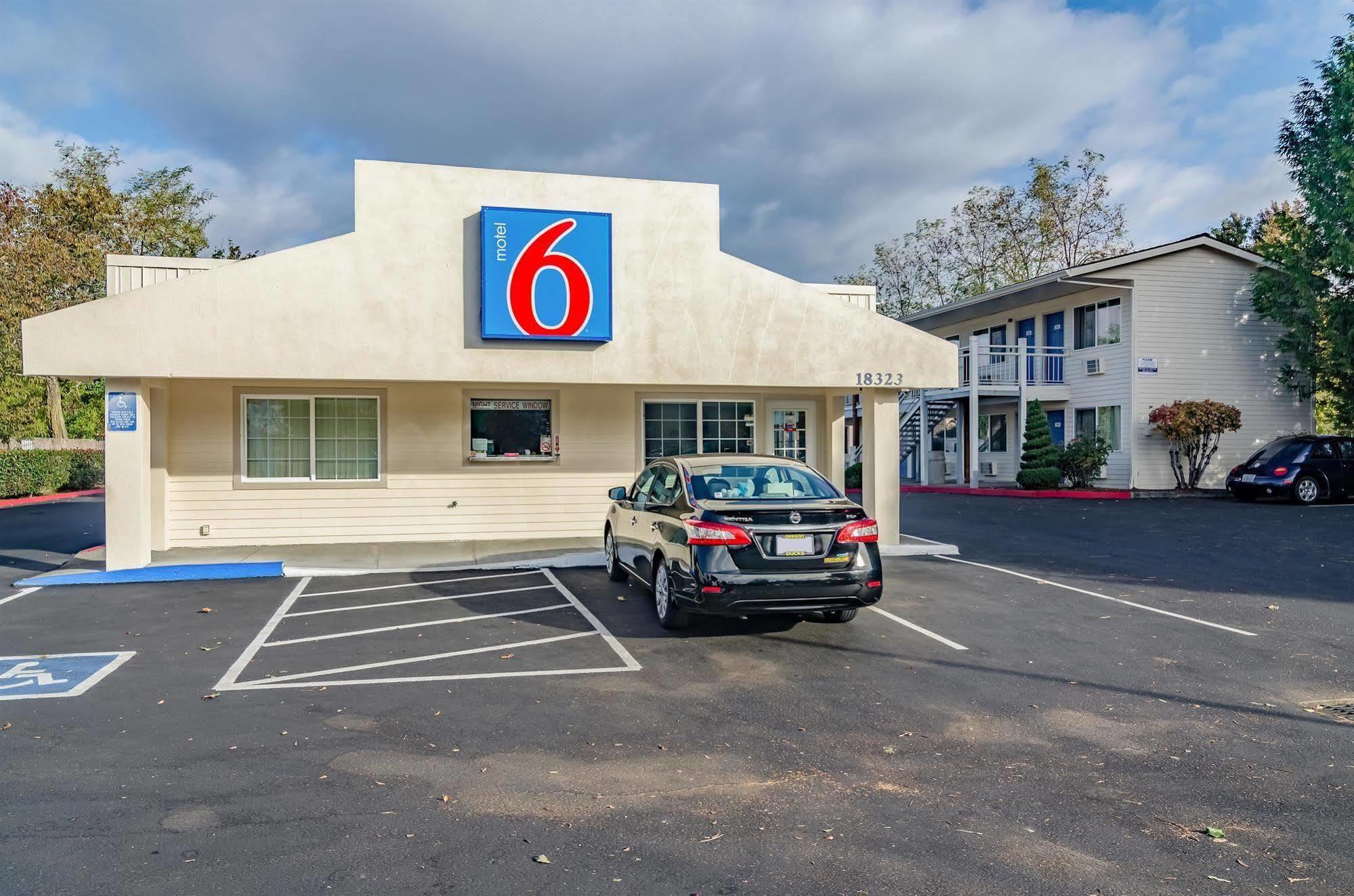 Motel 6-Portland, Or - Грешам Екстериор снимка