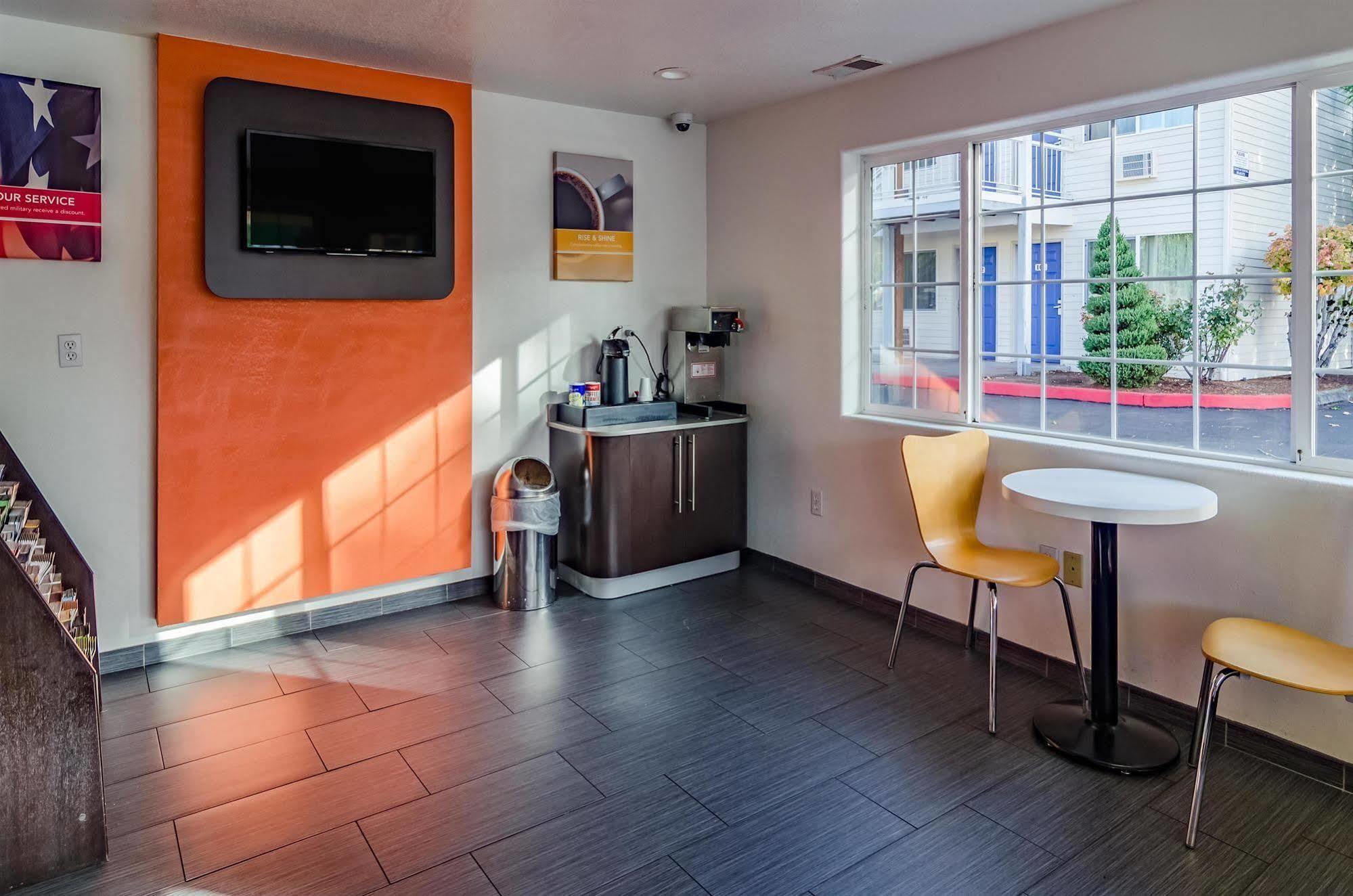 Motel 6-Portland, Or - Грешам Екстериор снимка