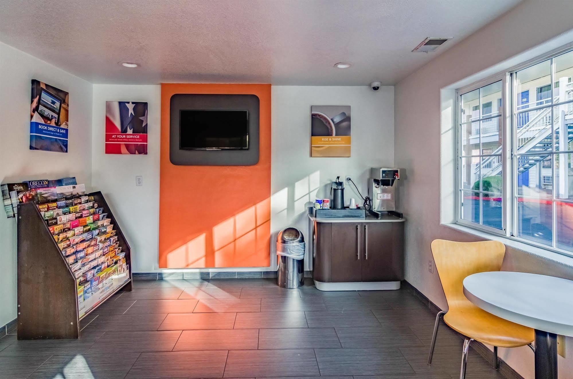 Motel 6-Portland, Or - Грешам Екстериор снимка