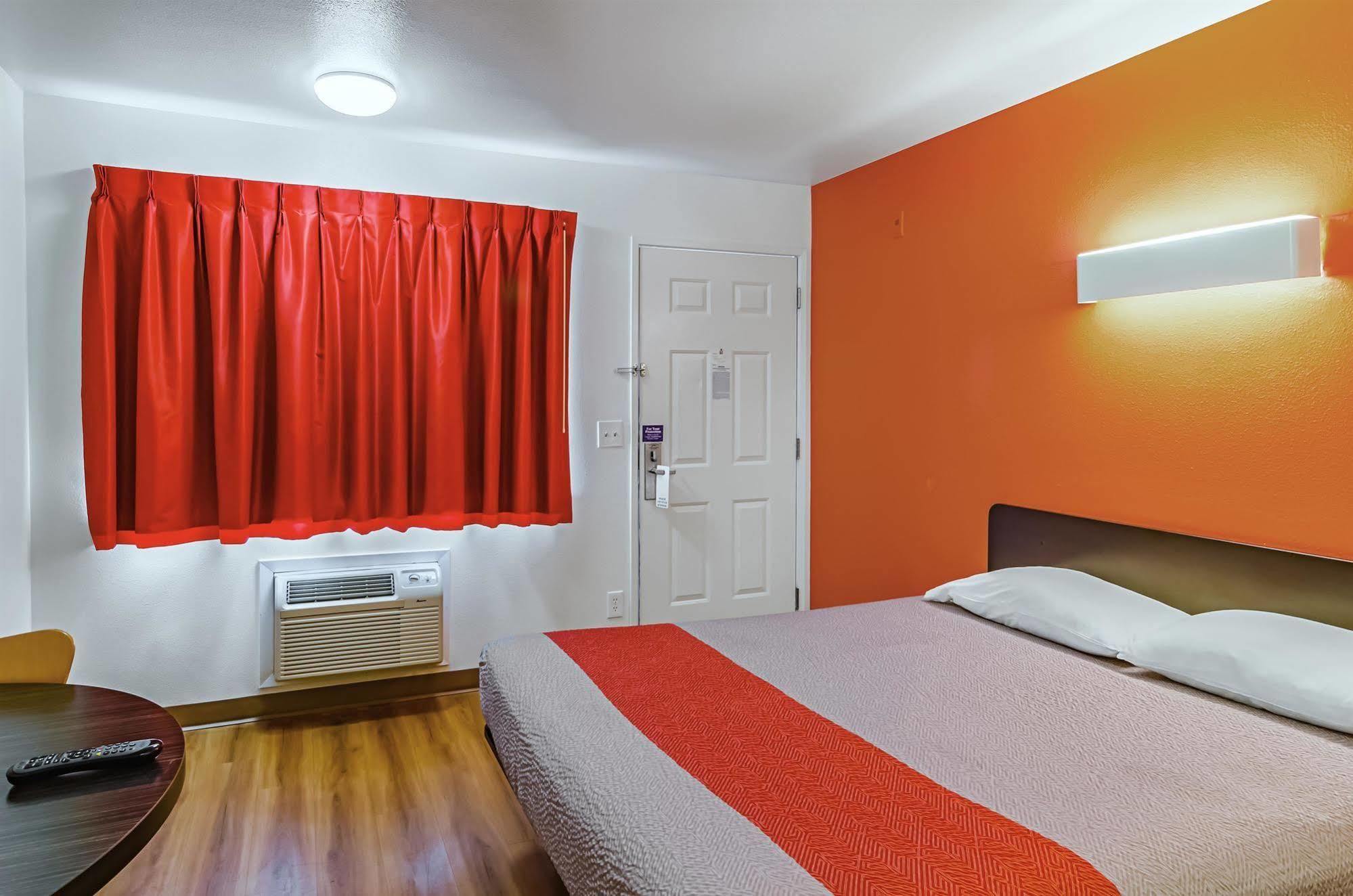 Motel 6-Portland, Or - Грешам Екстериор снимка
