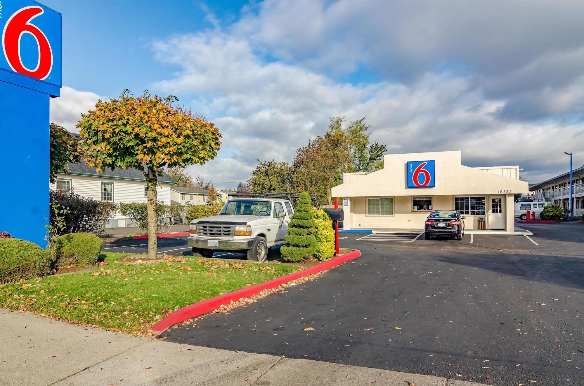 Motel 6-Portland, Or - Грешам Екстериор снимка