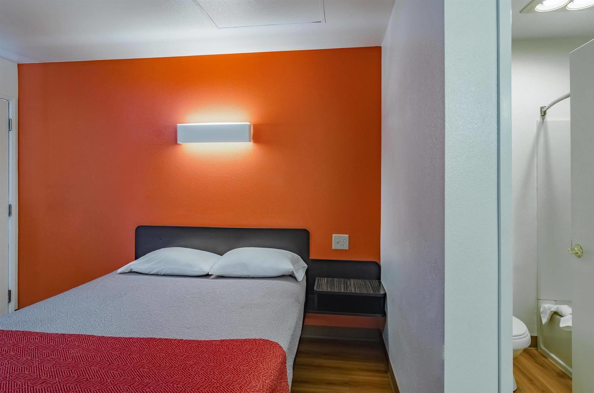 Motel 6-Portland, Or - Грешам Екстериор снимка