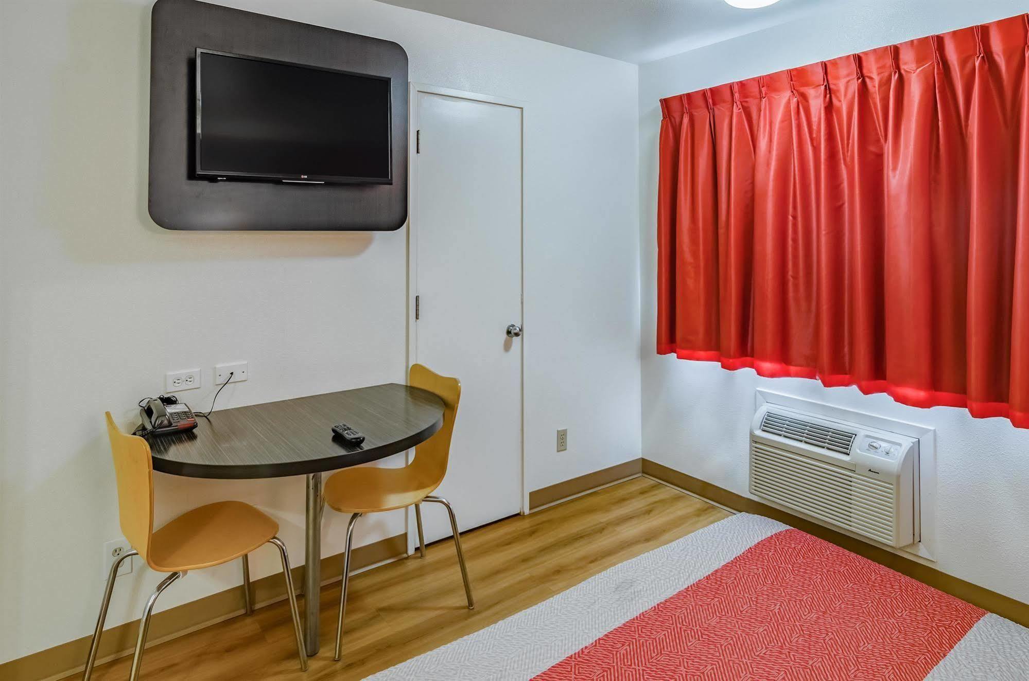 Motel 6-Portland, Or - Грешам Екстериор снимка