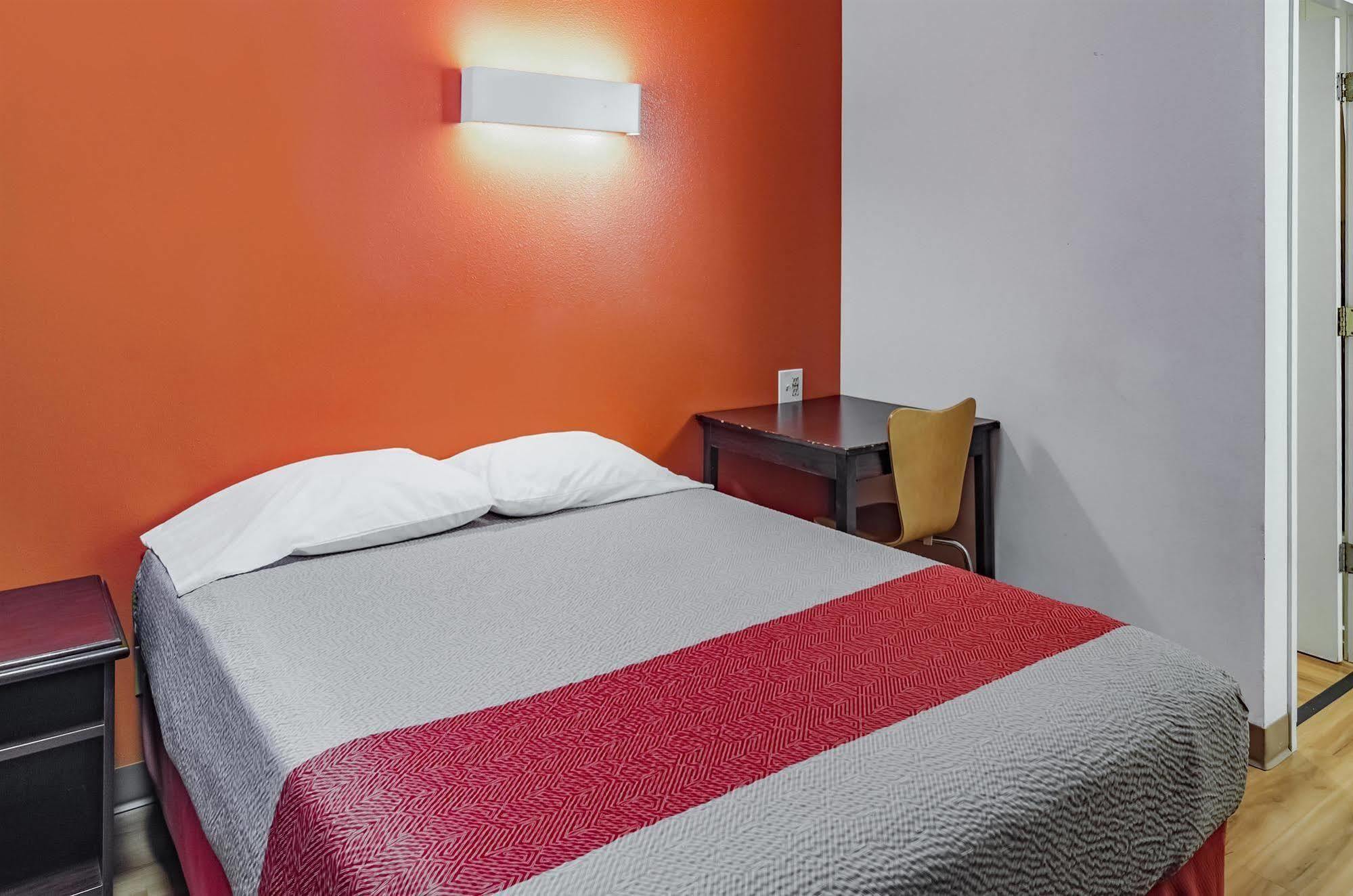 Motel 6-Portland, Or - Грешам Екстериор снимка