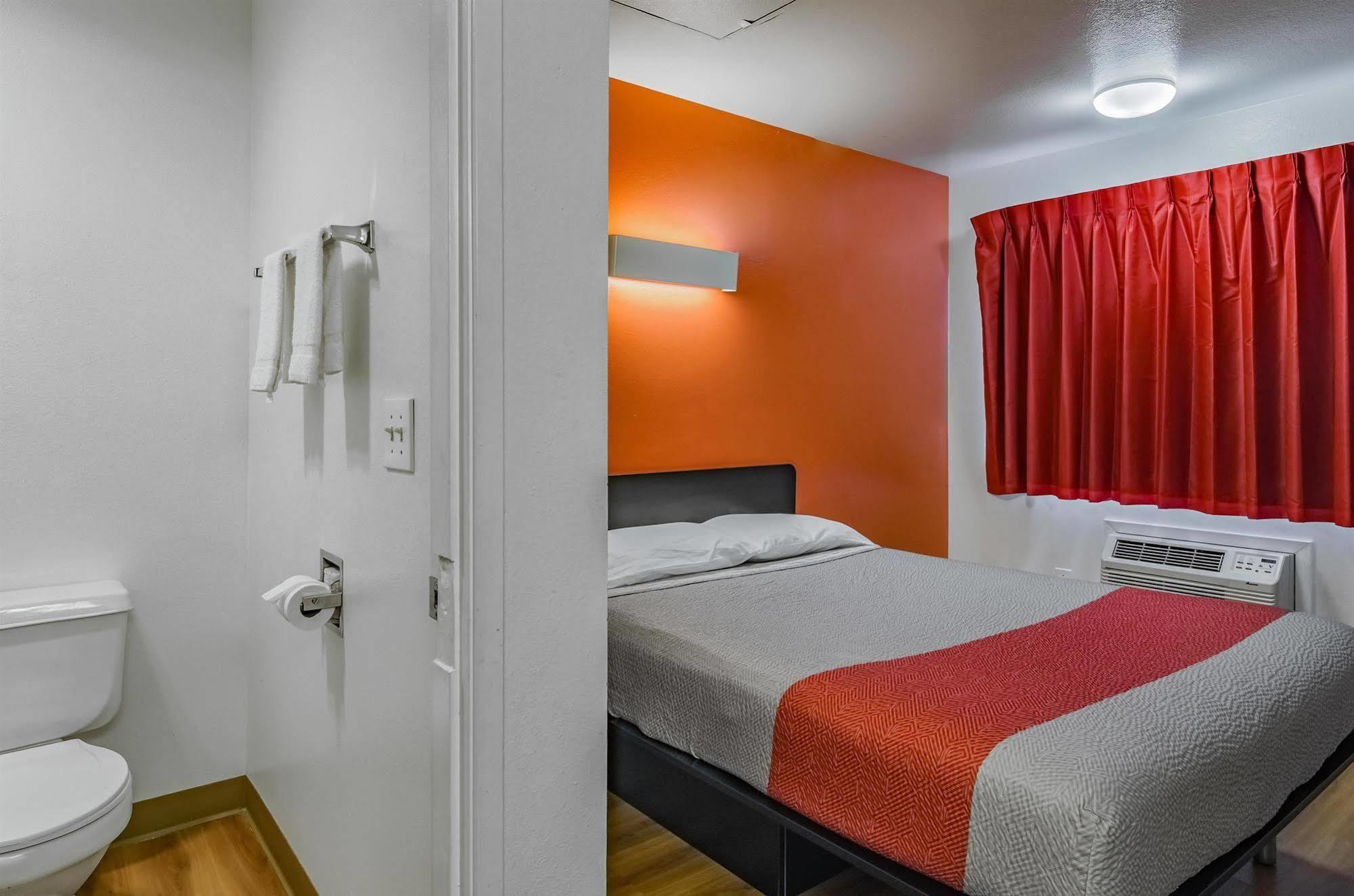 Motel 6-Portland, Or - Грешам Екстериор снимка