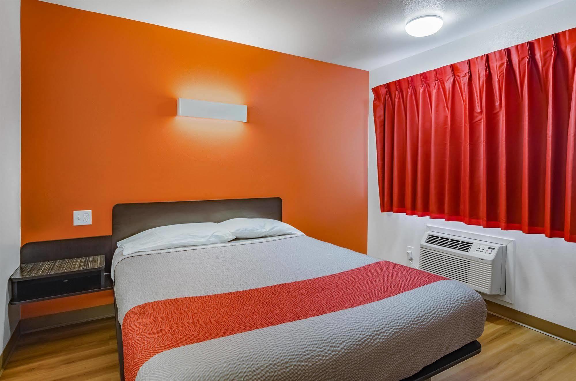 Motel 6-Portland, Or - Грешам Екстериор снимка