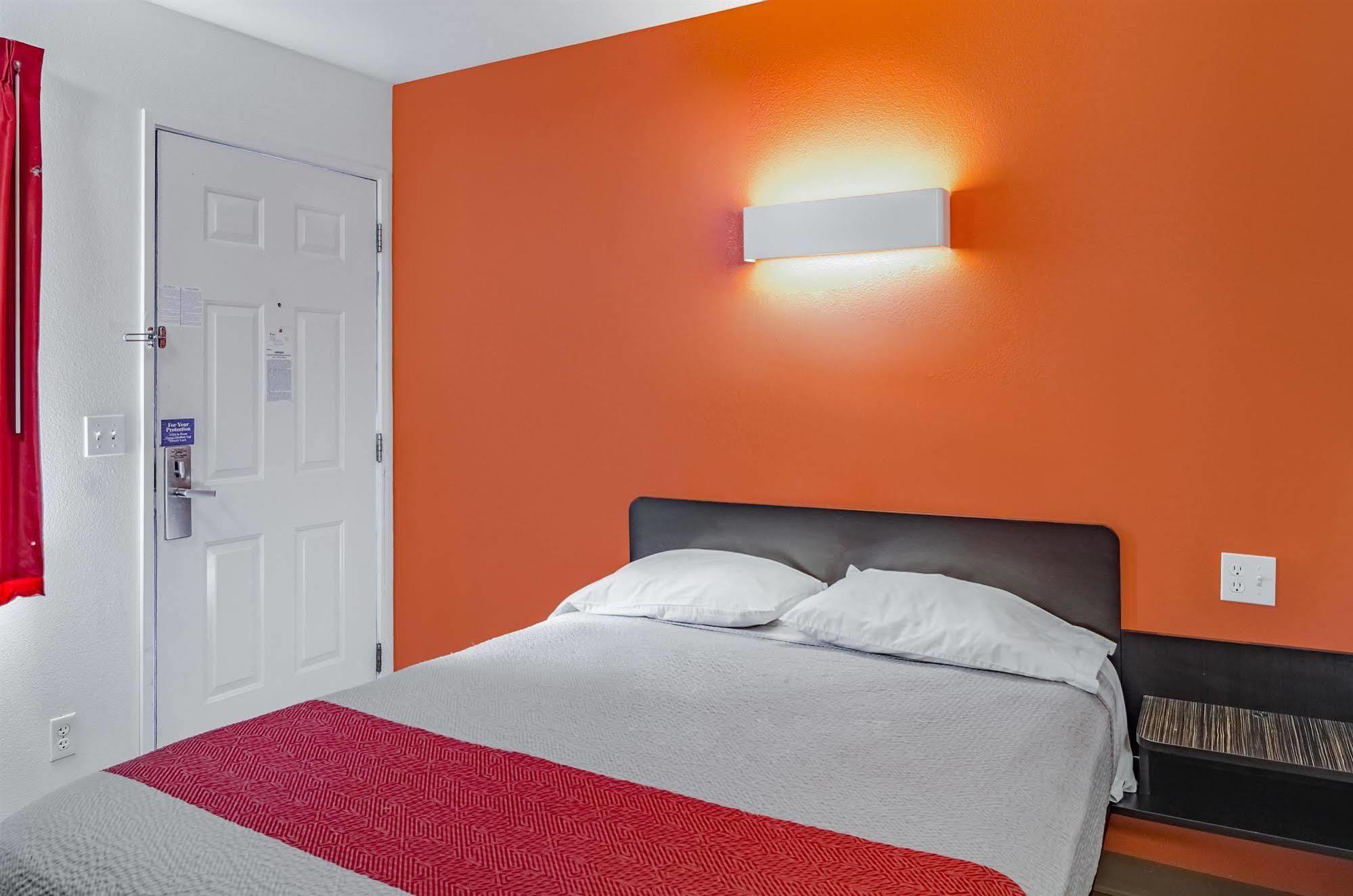 Motel 6-Portland, Or - Грешам Екстериор снимка