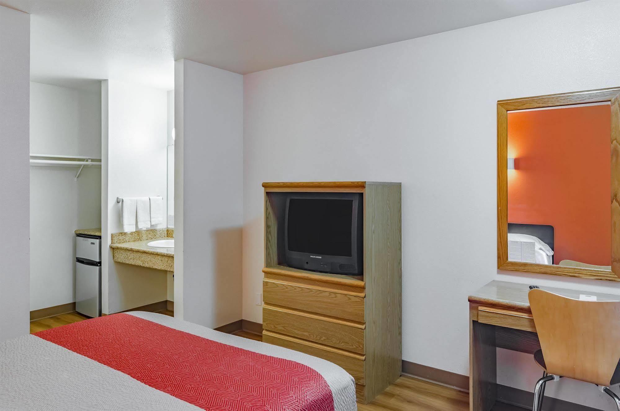 Motel 6-Portland, Or - Грешам Екстериор снимка
