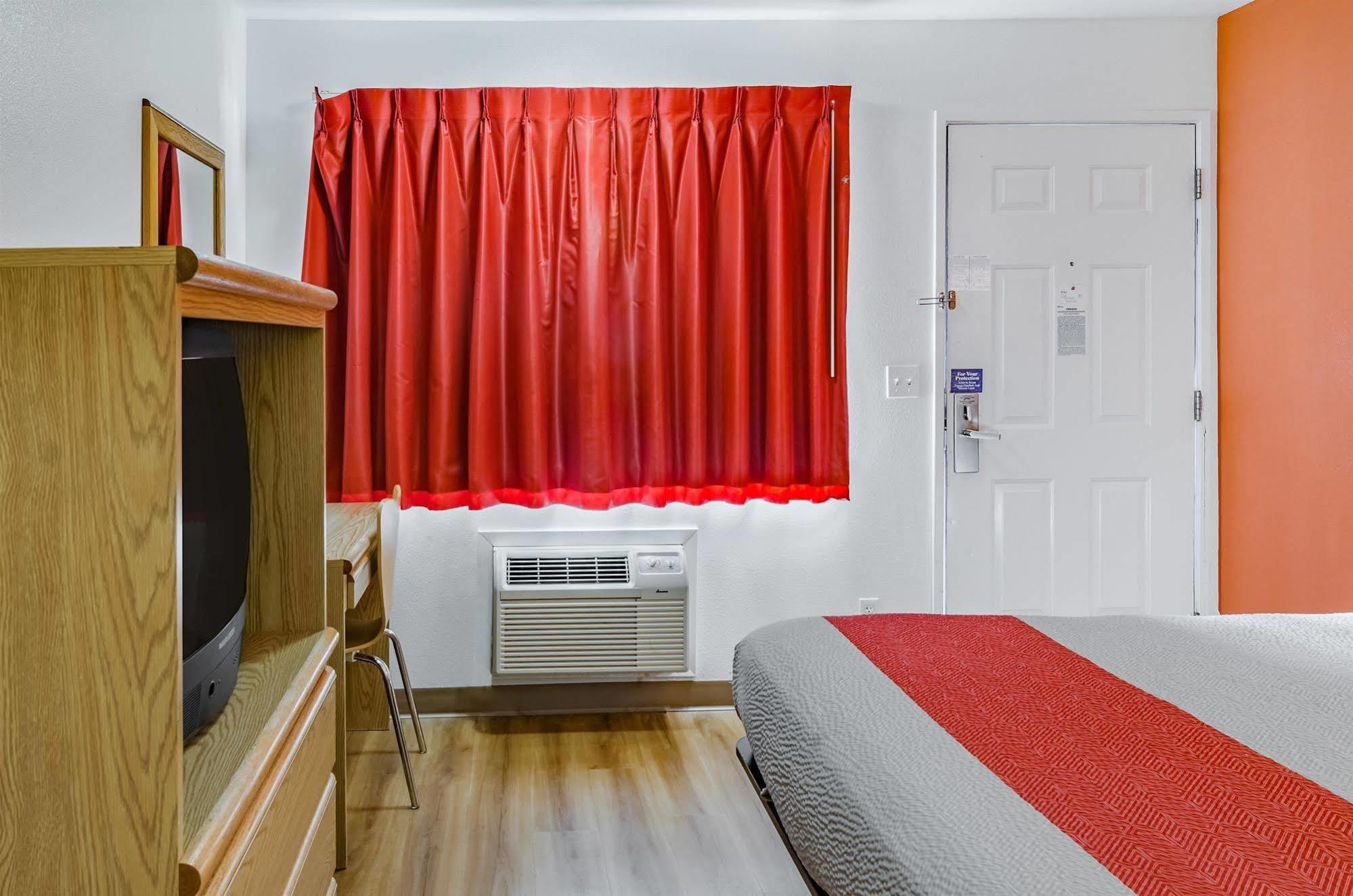 Motel 6-Portland, Or - Грешам Екстериор снимка