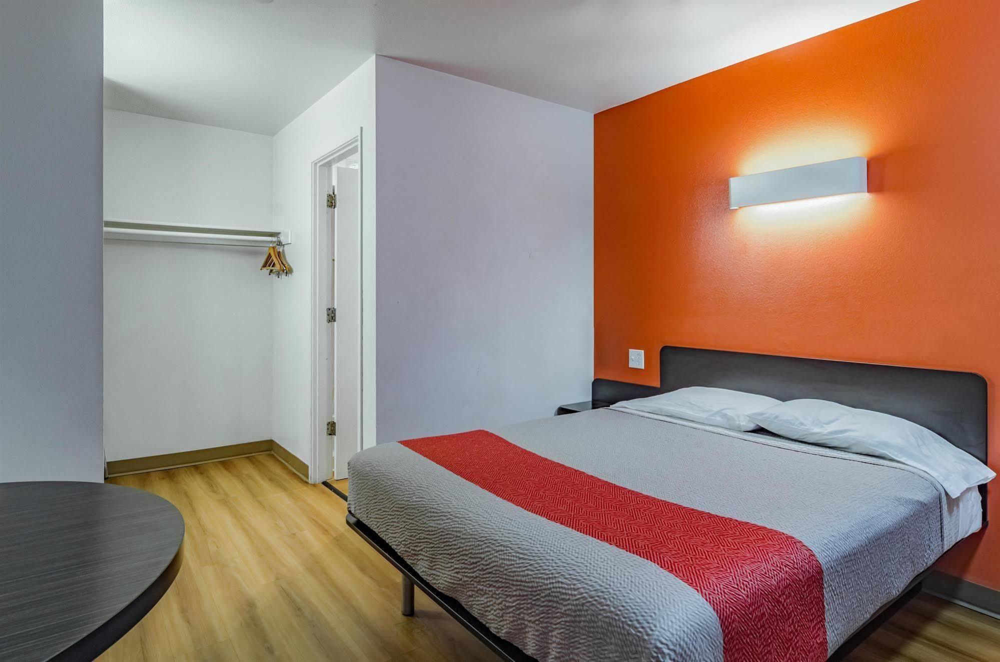 Motel 6-Portland, Or - Грешам Екстериор снимка