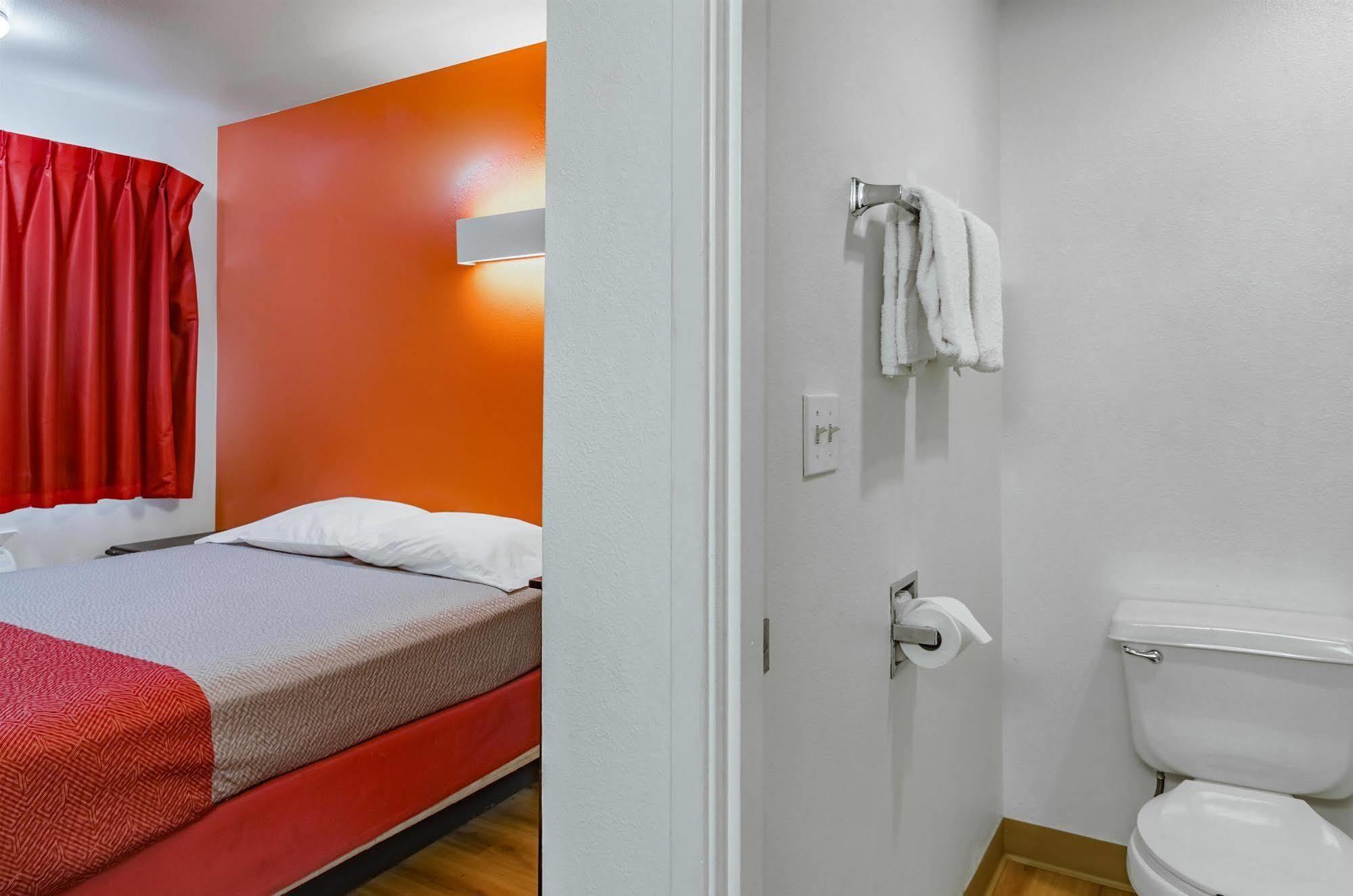 Motel 6-Portland, Or - Грешам Екстериор снимка